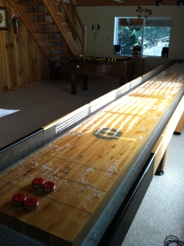 Professional grade shuffleboard table